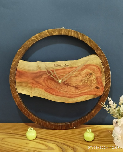 ساعت دیواری چوبی