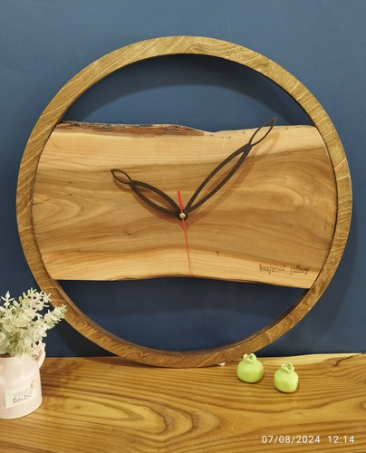ساعت دیواری چوبی